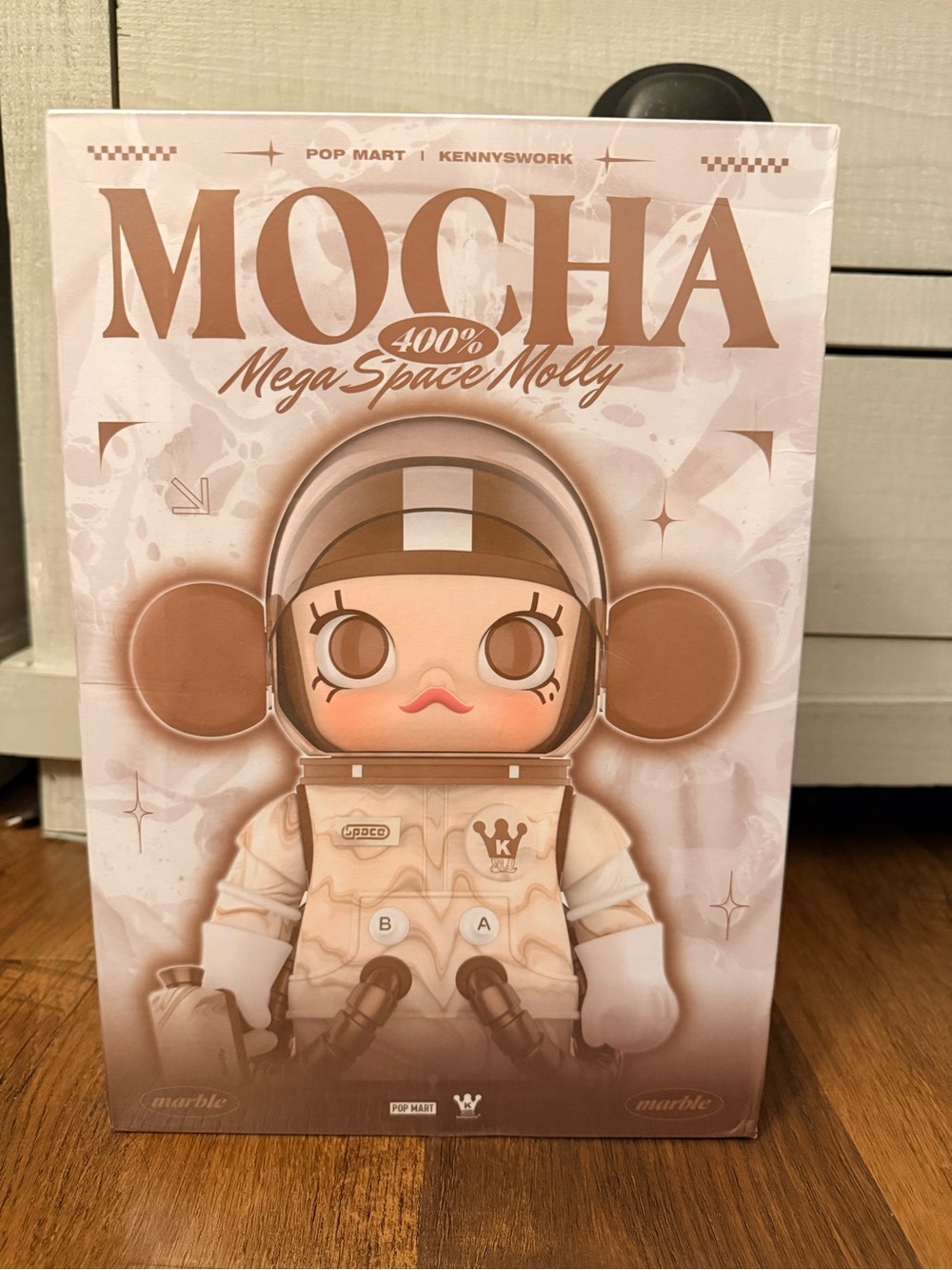 POP MART Mocha Mega-Space Molly 400%